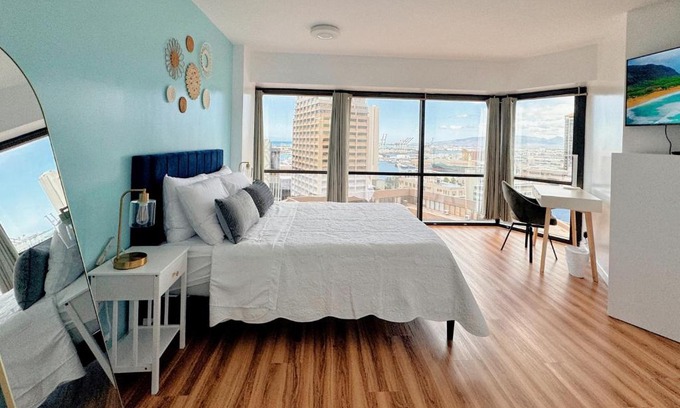 Downtown Honolulu Apartment | 1BR Ocean Sunset View With Parking