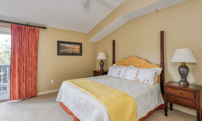 St. Augustine Condo | 1BR Private balcony-King bed-full kitchen-W/D-community pool & hot tub