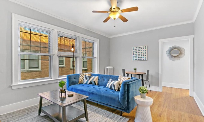 Ravenswood Apartment | 1BR Tranquil & Airy Apartment in Lincoln Square - Campbell rep