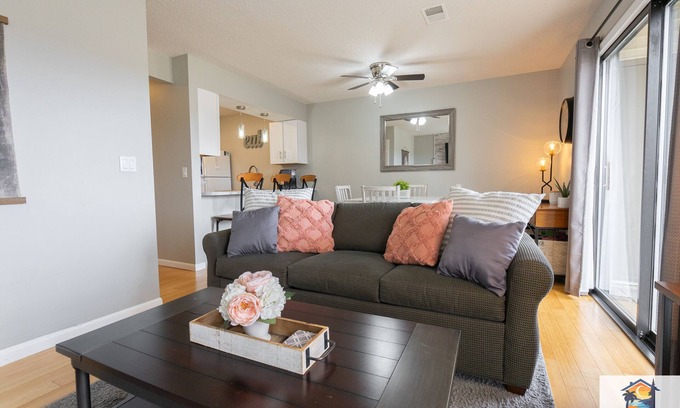 Table Rock Condo | 1BR WALK-IN~Pet Friendly ~ Resort Amenities ~ Fishing ~ FREE TICKETS INCLUDED! (PR42-16)