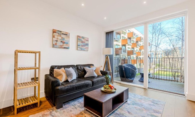 Park Royal Apartment | 1BR with Patio near Wembley stadium