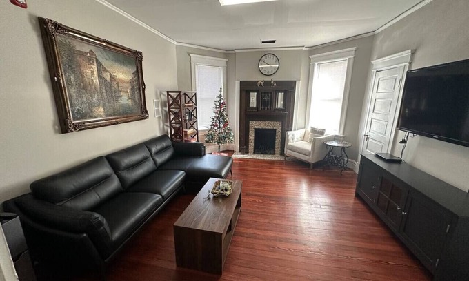St. Charles Historic District Hotel | 1st Capitol Mansion - Suite 302