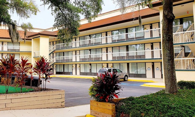 Palmetto Dunes Hotel | 1st Floor Room Simple Rewards Inn"