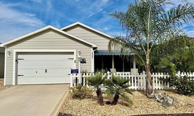 Buttonwood House | 2/2 in The Village of Buttonwood