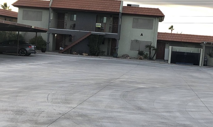 Lake Havasu City Condo | 2+2+sleeper sofa ground floor close to the lake ,boat launch ,London bridge