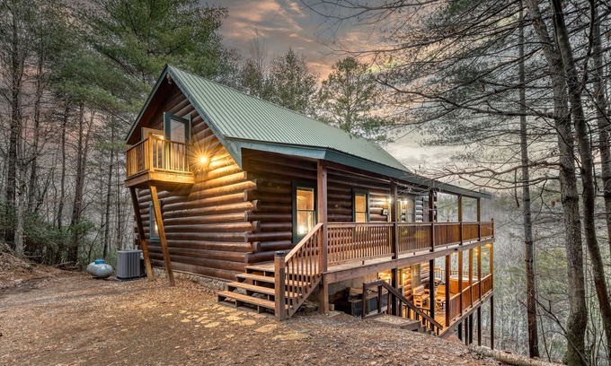 Morganton Cabin | 2 acre secluded Retreat Private creek Spa Gameroom