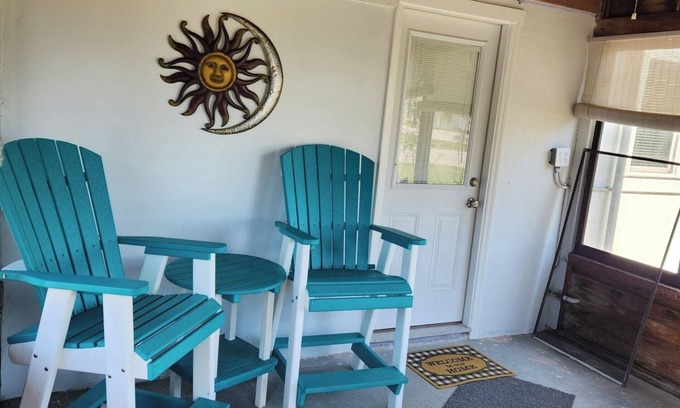 Allandale House | 2-bdrm home 2.8 miles to beach and 9 miles to speedway-Trailer parking available