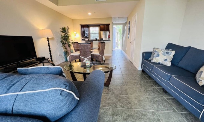 Ruskin Villa | 2 bdrm Waterfront Private Beach Resort! Sleeps 7! Walk to the beach and Restaurants.