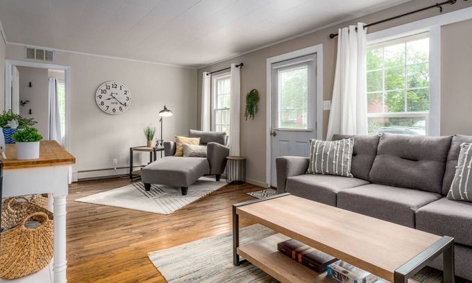 Sturgeon Bay House | 2 bed, 1 bath, Designated Workspace