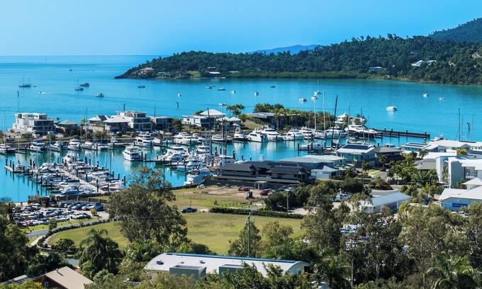Airlie Beach Apartment | 2 Bed 2 Bath apartment with breath-taking Coral Sea views