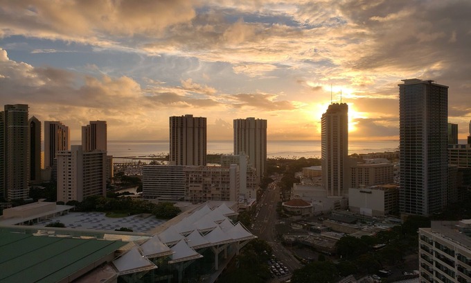 McCully - Moiliili Condo | 2 Bed 2 Bath Condo - Stunning Ocean views, Spacious, Clean and Comfortable