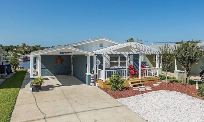 Flor-a-mar House | 2 BED 2 Bath HOME ON THE WATER - HEATED POOL ~ SUPs ~ KAYAKS ~ FISHING POLES!
