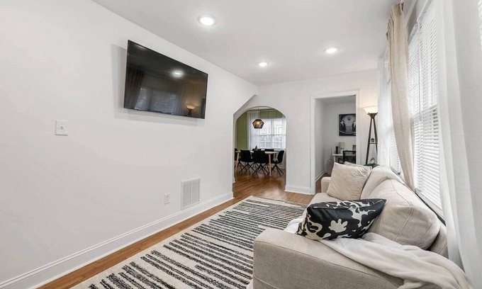 Hapeville House | 2 Bed/2 bath in Atl Home | 10 Mins from Airport