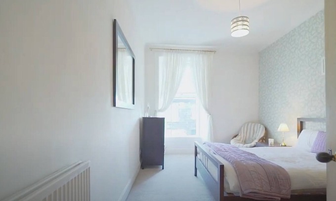 Paisley Apartment | 2 Bed Apartment close to Glasgow Airport, RAH Hospital and University.