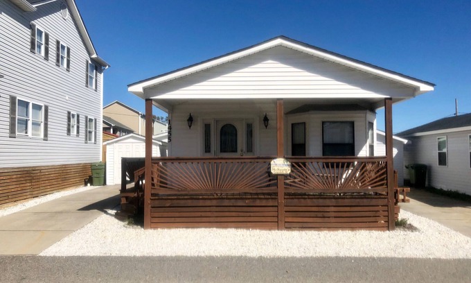 Myrtle Beach House | 2-bed/bath, complimentary golf cart, pet friendly -Myrtle Beach- discounted now