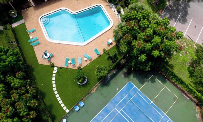 Whitney Beach Condo | 2 bed condo close to AMI with a spectacular lake view!