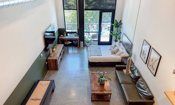 Santa Ana Apartment | 2 Bed DTSA Loft with Gym - AC - 65"4K TV - 6 miles to Disney