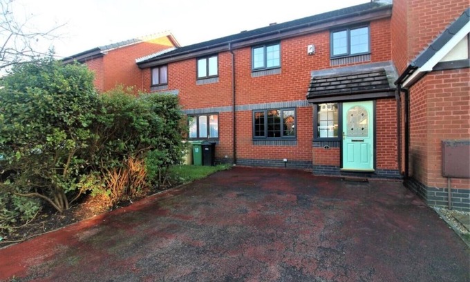 Bolton House | 2 Bed House - Sleeps 4 - Pets - Garden - Parking