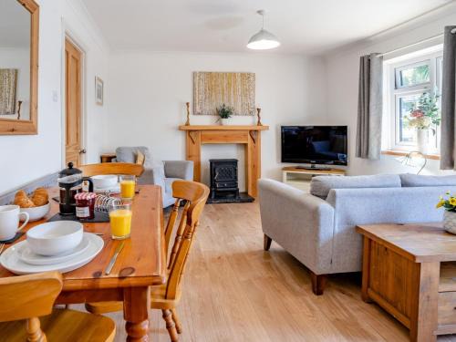 Llanrhidian Higher House | 2 bed in Gower 77978