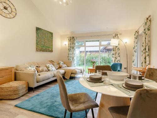 Upper Killay House | 2 Bed in Gower 91725