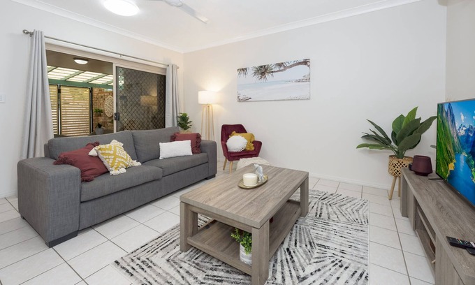 Kirwan Apartment | 2 bed room unit in Kirwan