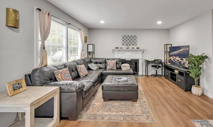 Bynum House | 2 BED, Tv, Moroccan Style, kids essentials, Walk to Golf, close to shopping