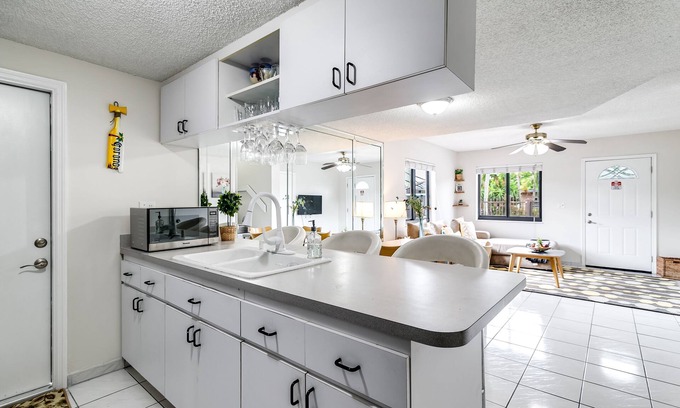 Coral Terrace House | 2 Bed2 Bath House with Backyard Jacuzzi