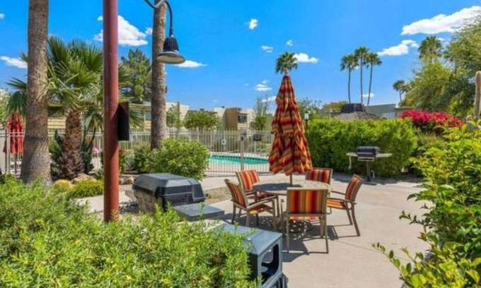 Fashion Square Condo | 2 Bedrm Condo in Heart of Old Town