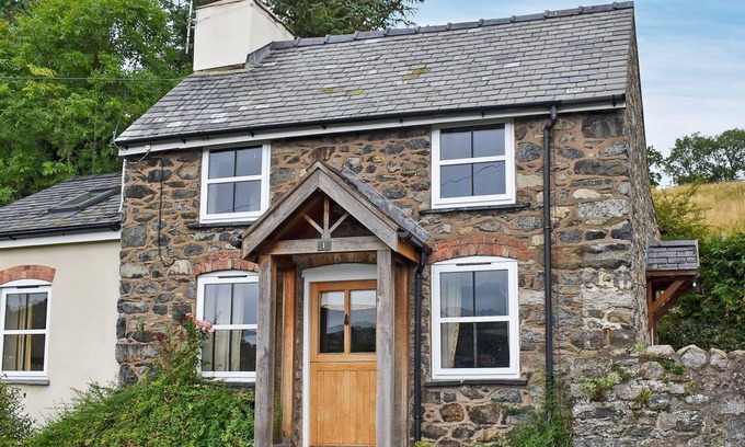 Llanrhaeadr-ym-Mochnant House | 2 bedroom accommodation in Llanrhaedr-ym-Mochnant