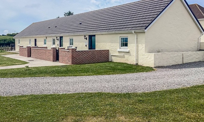 Whitland Cottage | 2 bedroom accommodation in Red Roses, near Pendine
