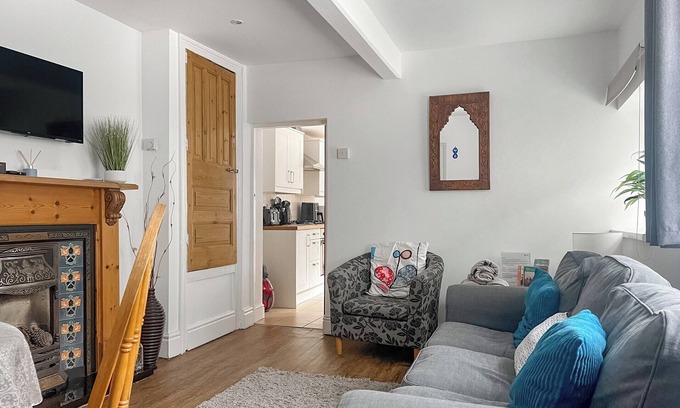 Taff's Well Cottage | 2 bedroom accommodation in Taff&rsquo;s Well, near Cardiff