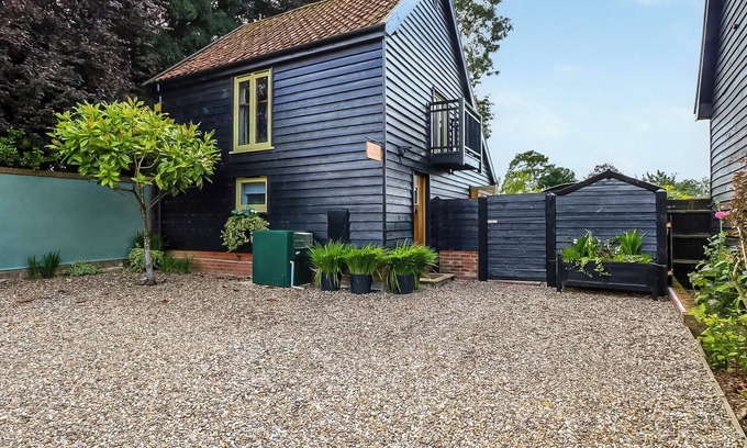 Diss Cottage | 2 bedroom accommodation in Burgate, near Diss