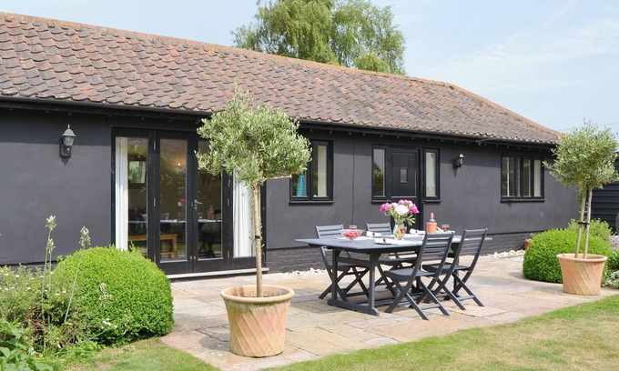 Occold Cottage | 2 bedroom accommodation in Occold, near Eye