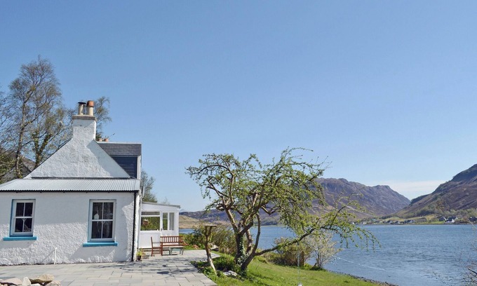 Ardelve Cottage | 2 bedroom accommodation in Dornie, near Kyle