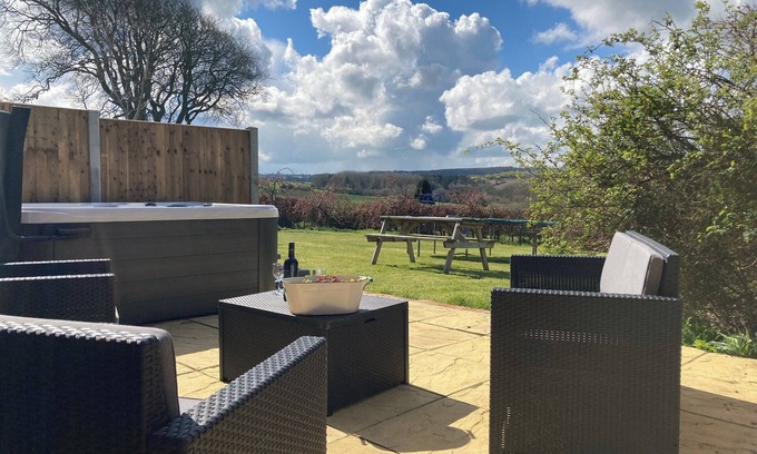 Trelawnyd Cottage | 2 bedroom accommodation in Trelawnyd, near Prestatyn