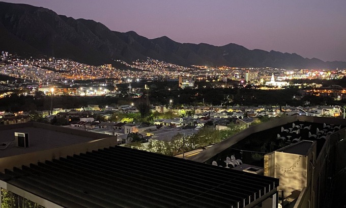 Monterrey Municipality Apartment | 2-bedroom apartment in welcoming Monterrey with AC, WiFi Balconies amazing views