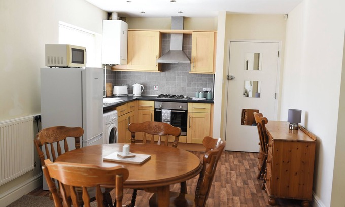 Canton Apartment | 2-bedroom apartment with free parking in Canton, Cardiff