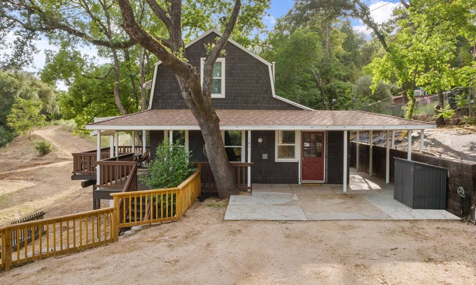 Auburn Cabin | 2 Bedroom Cabin in the Woods