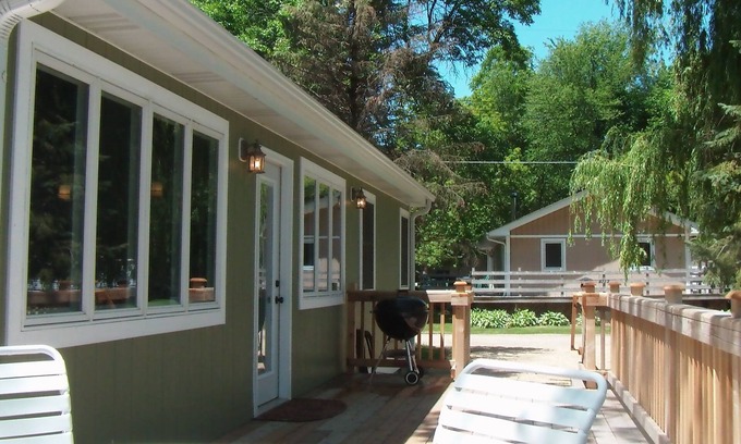 Delavan Lake House | 2 Bedroom Sleeps Up To 6 With Boat Slip MAX. 18' power trim only! Dogs Welcome!