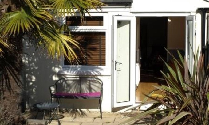 Hythe Cottage | 2 bedroomed cottage in Hythe, Kent, close to amenities and beach. Dogs welcome.