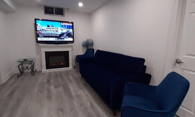 Newmarket Apartment | 2 Bedrooms 2 washrooms 2 parking spots Basement Apartment