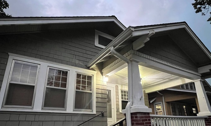 Greater Auburndale House | 2 blocks from local hospitals! Monthly rental perfect for medical professionals