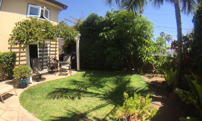 Encinitas House | 2-blocks to Moonlight Beach, Private Yard, AC, bikes, Over 200 5-star reveiws