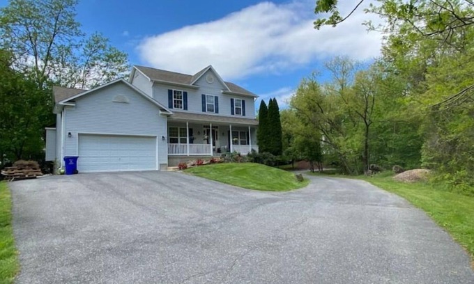 Columbia House | 2 BR/1.5 Bath Basement, Private Entrance & Parking