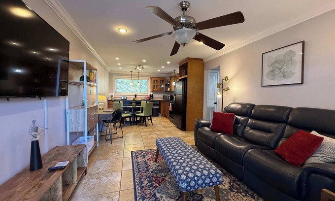 Highlands - Perkins Apartment | 2 BR apartment with laundry, pool