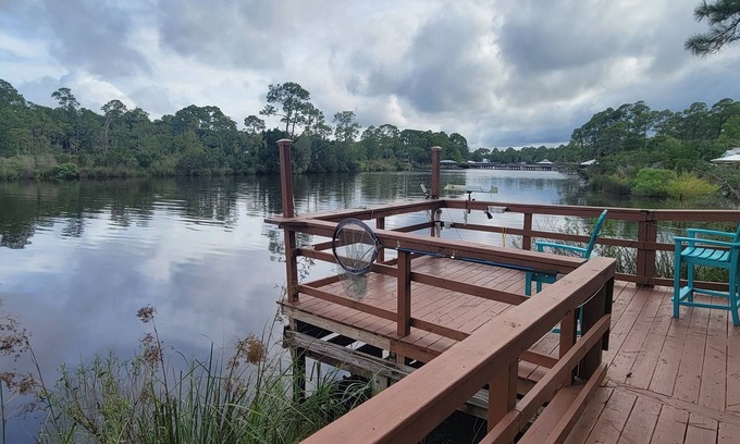 Elberta House | 2-BR Getaway w/HUGE screened porch, Golf Cart, Pool, & Boat Ramp near Wolf Bay