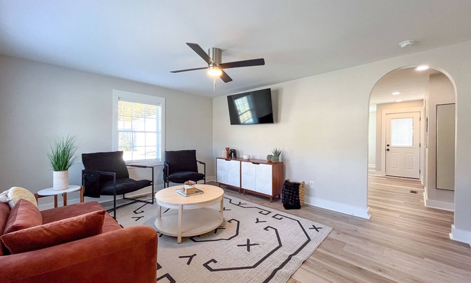 Durham House | 2 BR King Bed Near Duke Hospital & Campus