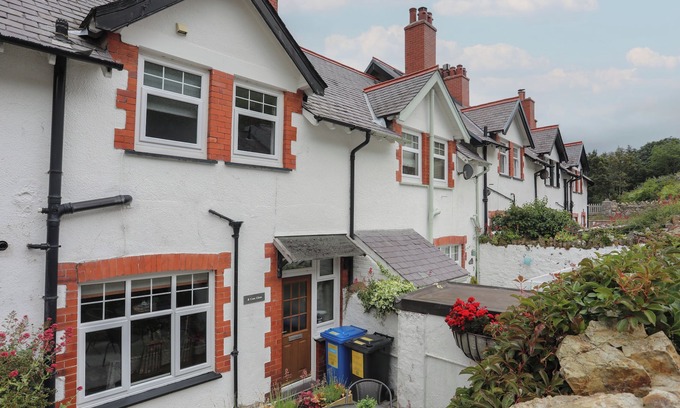 Dwygyfylchi Cottage | 2 CAE GLAS, pet friendly, character holiday cottage in Dwygyfylchi