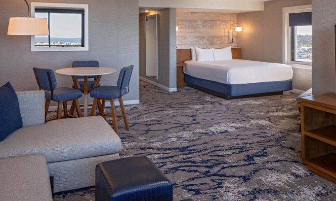 San Diego Hotel | 2 Connecting Suites at a 4⭐️ Hotel