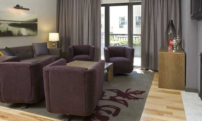 Downtown Napa Hotel | 2 Connecting Suites at a 4⭐️ Hotel